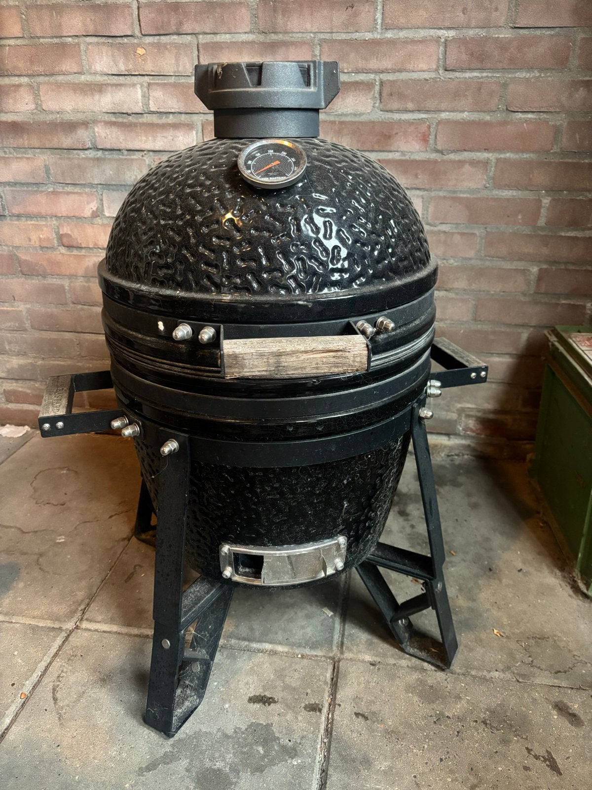 The Bastard Compact Urban Kamado Ø38cm met accessoires, Ophalen, Zo goed als nieuw