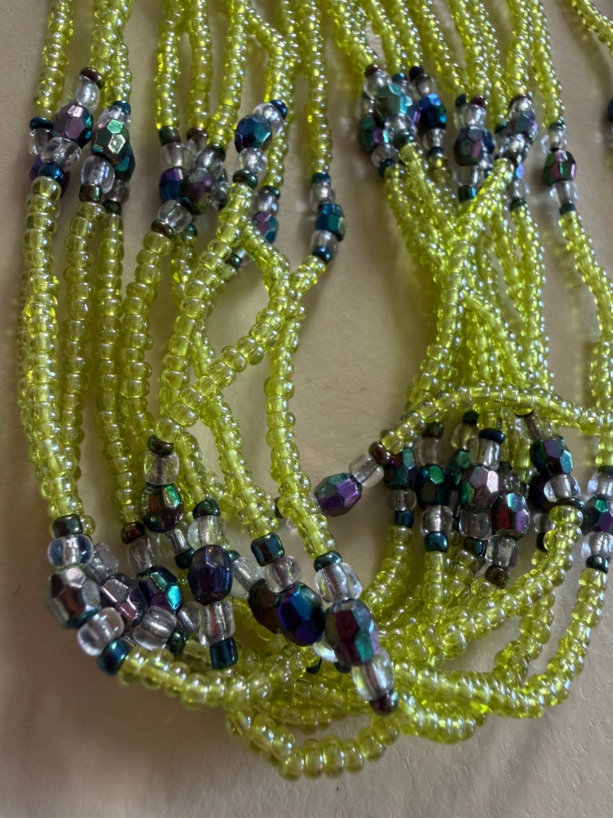 Kleine glas kraaltjes ketting met groen/blauw 24 cm, Ophalen of Verzenden, Zo goed als nieuw, Groen, Overige materialen