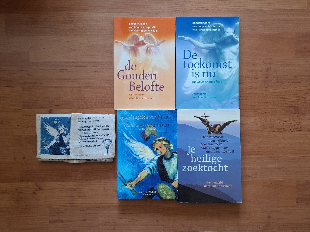 Ronna Herman 4 boeken en kaarten De aartsengel michael, Ophalen of Verzenden, Gelezen, Spiritualiteit algemeen, Overige typen