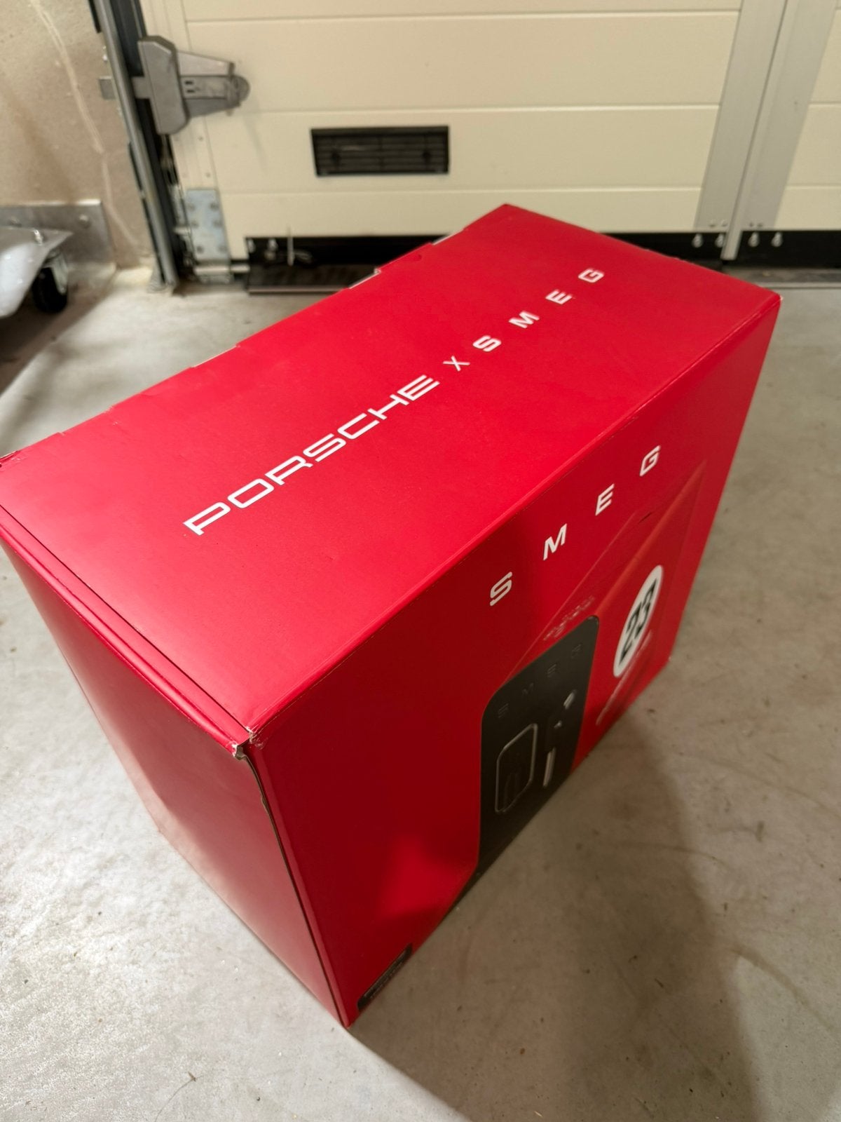 SMEG x Porschekoffiemachine – Limited Edition 1233/1970, 10 kopjes of meer, Ophalen of Verzenden, Zo goed als nieuw, Koffiemachine