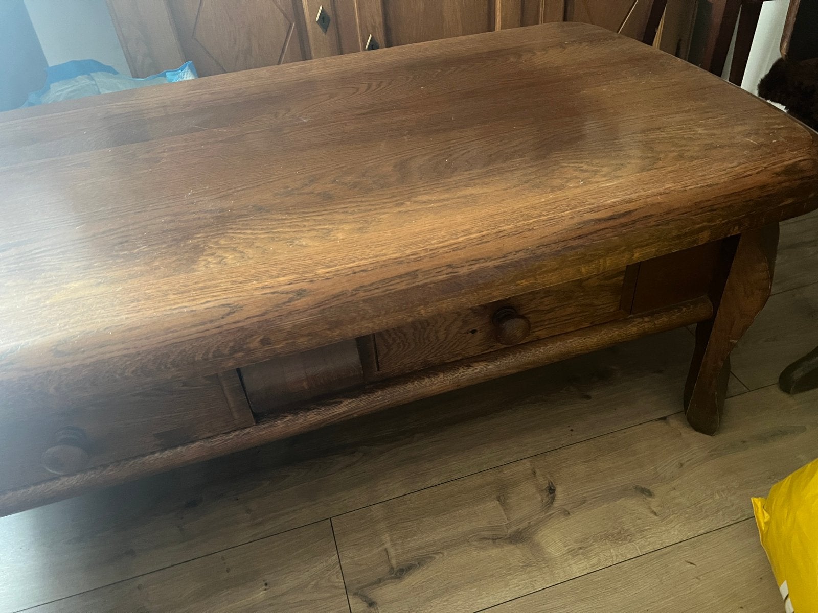 Massief eiken salontafel met lades, Ophalen, Gebruikt, 100 tot 150 cm, Eikenhout