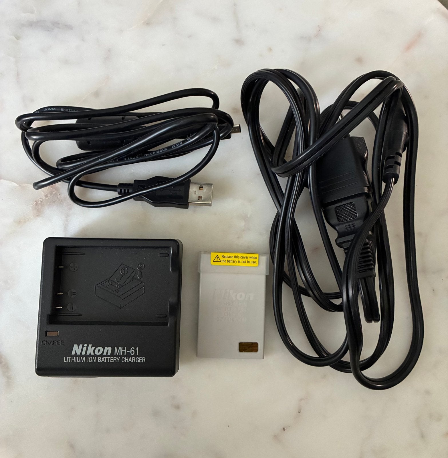 Nikon MH 61 +EN-EL5 accu + kabels Coolpix USB, Nikon, Acculader, Nikon, Zo goed als nieuw