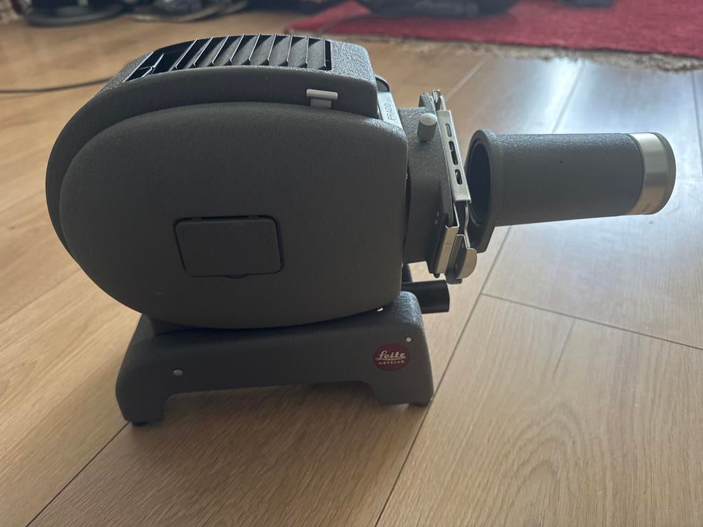 Leitz Wetzlar Prado Diaprojector - Vintage en Functioneel, Ophalen, Zo goed als nieuw, Met scherm