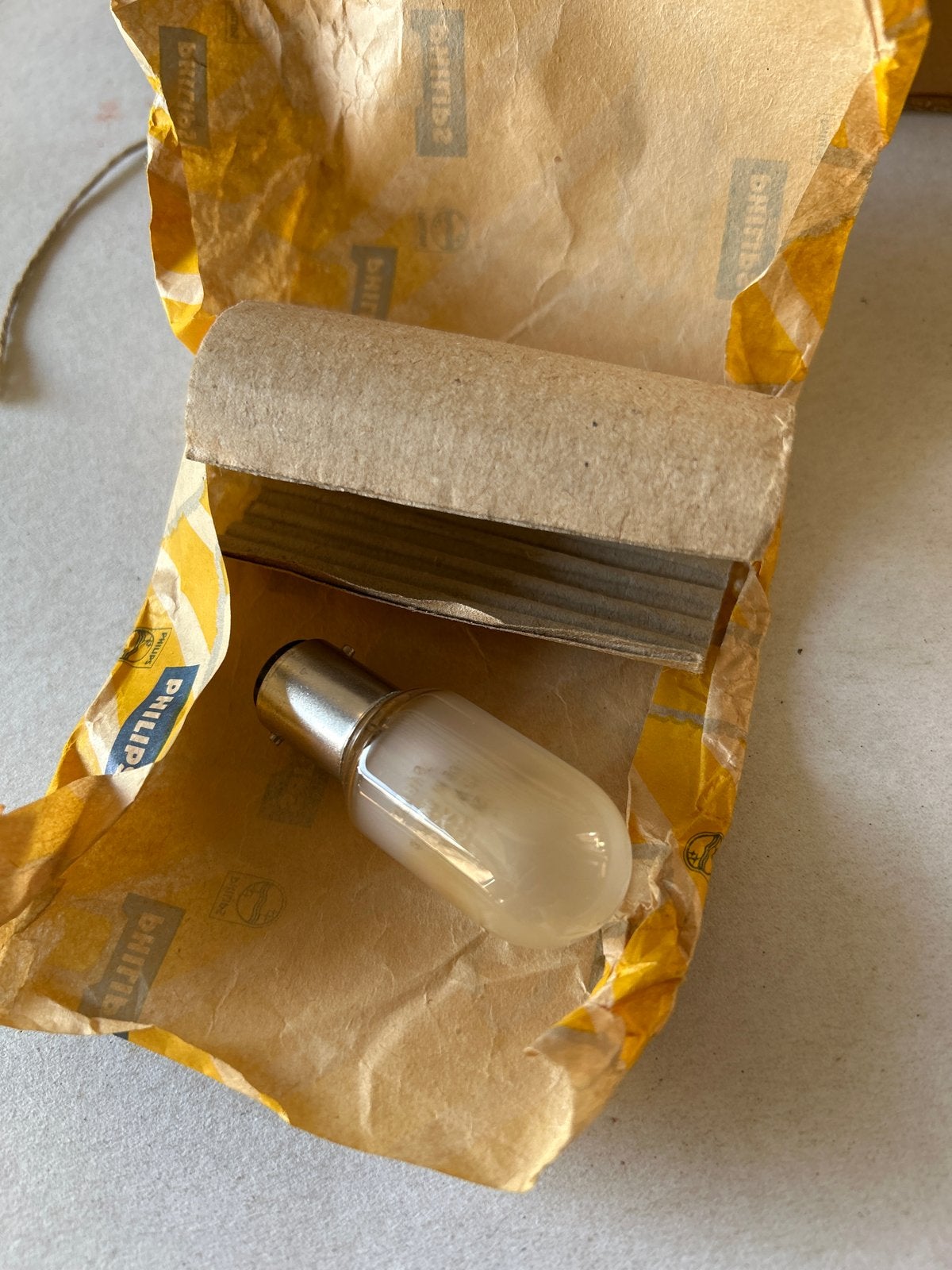 16x Philips lampjes 25W 220V, mat. Nieuw in verpakking, Ophalen of Verzenden, Nieuw, Led-lamp