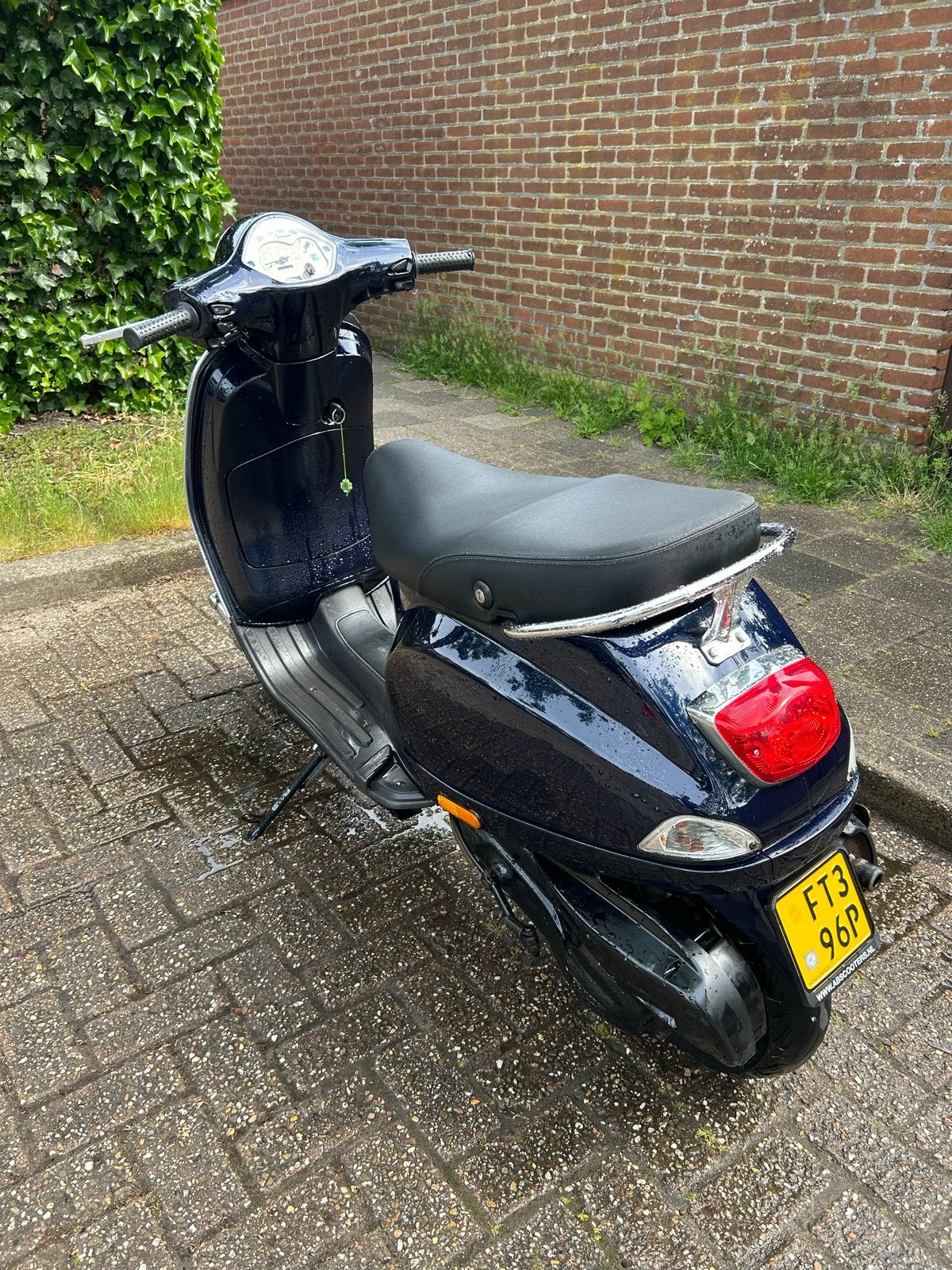 Vespa LX 125cc 2t met valschade - Ideaal voor onderdelen/opk, Fietsen en Brommers, Scooters | Vespa, Ophalen, Gebruikt, Tweetakt
