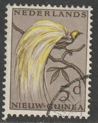 Nieuw-Guinea 1954 26 Paradijsvogel 5c, Gest, Postzegels en Munten, Postzegels | Nederlands-Indië en Nieuw-Guinea, Ophalen of Verzenden