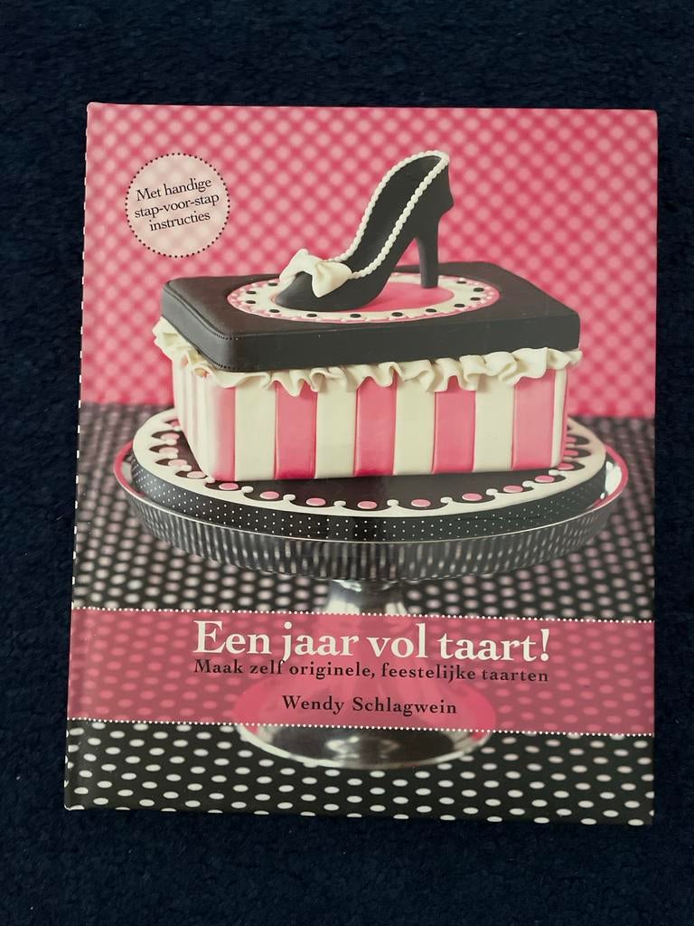 Wendy Schlagwein - Een jaar vol taart!, Ophalen of Verzenden, Zo goed als nieuw, Wendy Schlagwein, Taart, Gebak en Desserts