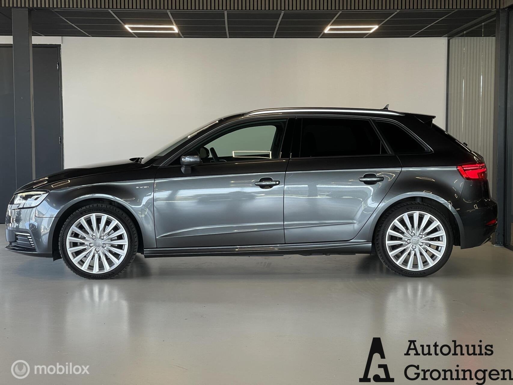 Audi A3 e-tron S line | Virtual Cockpit | Dodehoekdetectie |, Gebruikt, 4 cilinders, Leder en Stof, 1515 kg