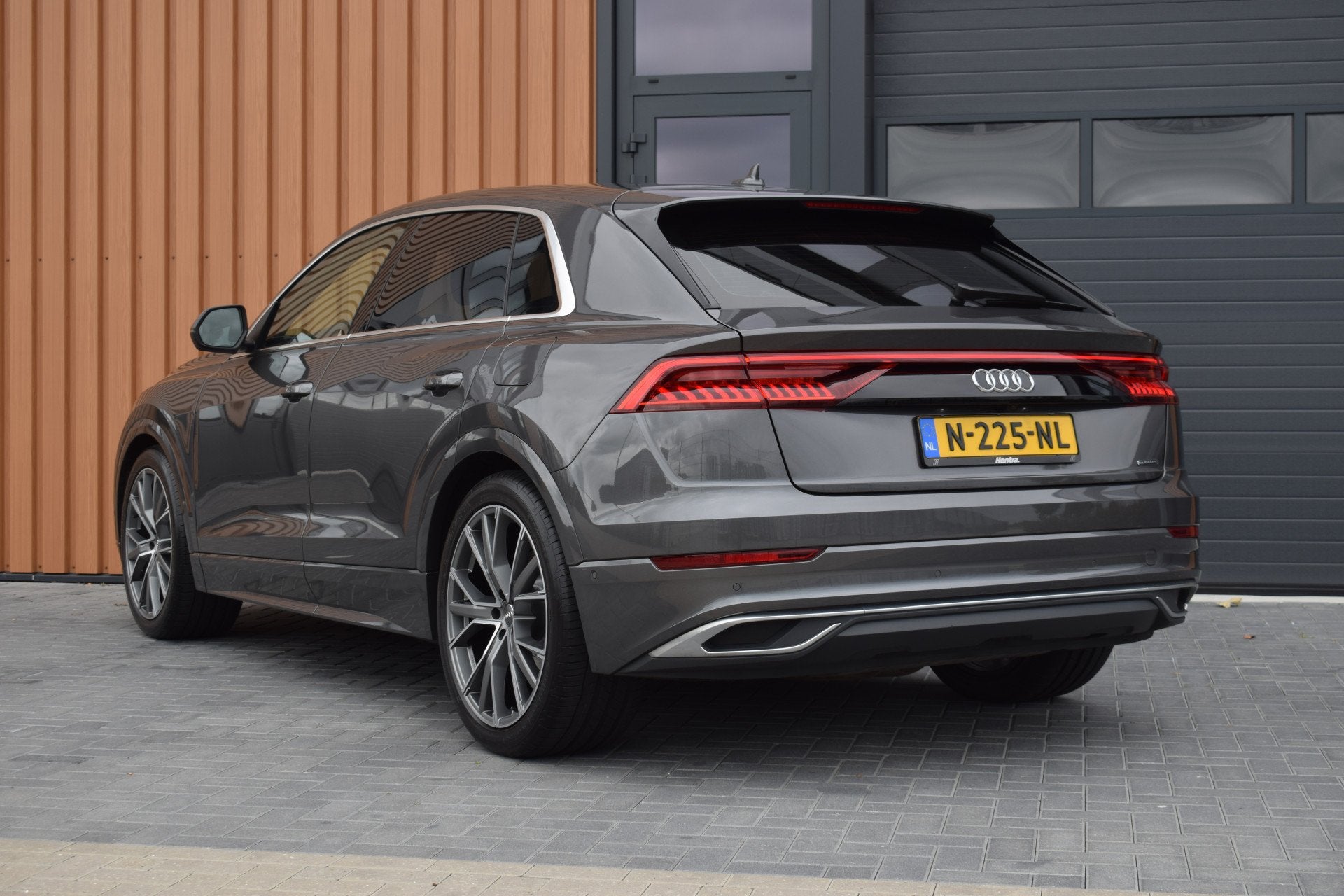 Audi Q8 55 TFSI e Quattro | Luchtvering | Trekhaak | B&O | L, Auto's, Automaat, Gebruikt, 2995 cc, 340 pk
