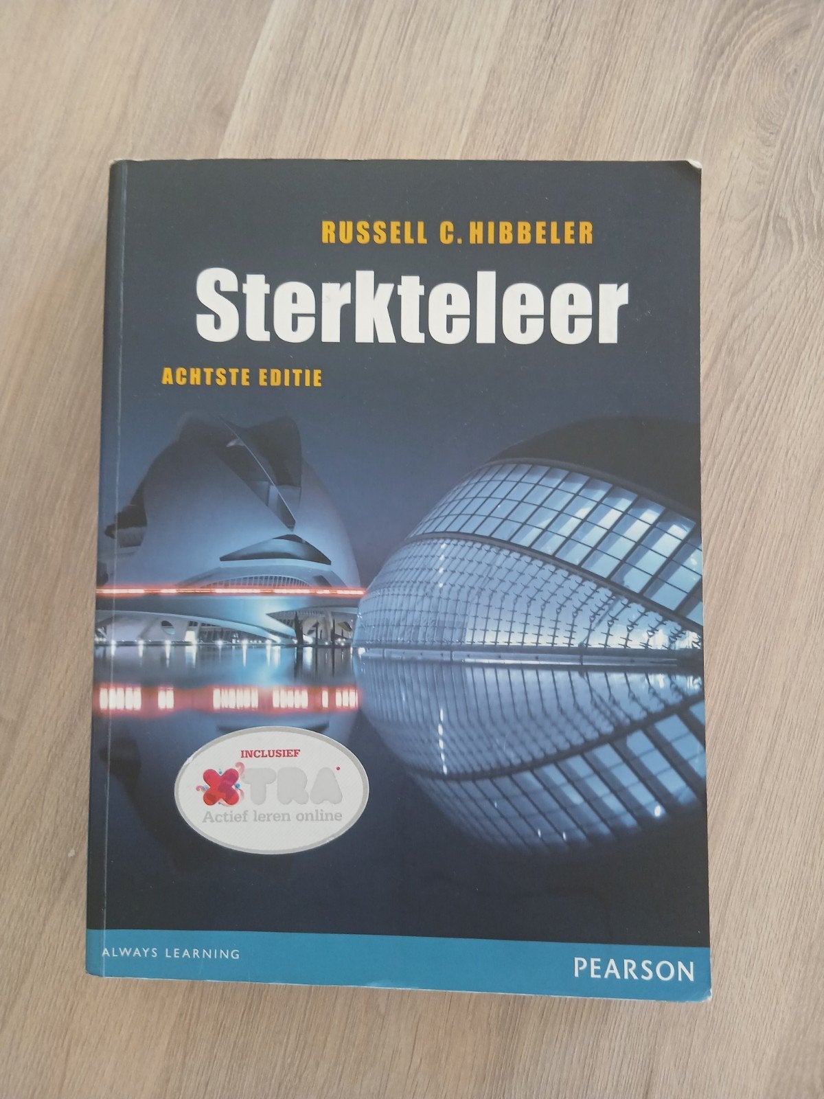 Sterkteleer, Russell C. Hibbeler achtste editie, Boeken, Gelezen, Russell C. Hibbeler, Beta, HBO