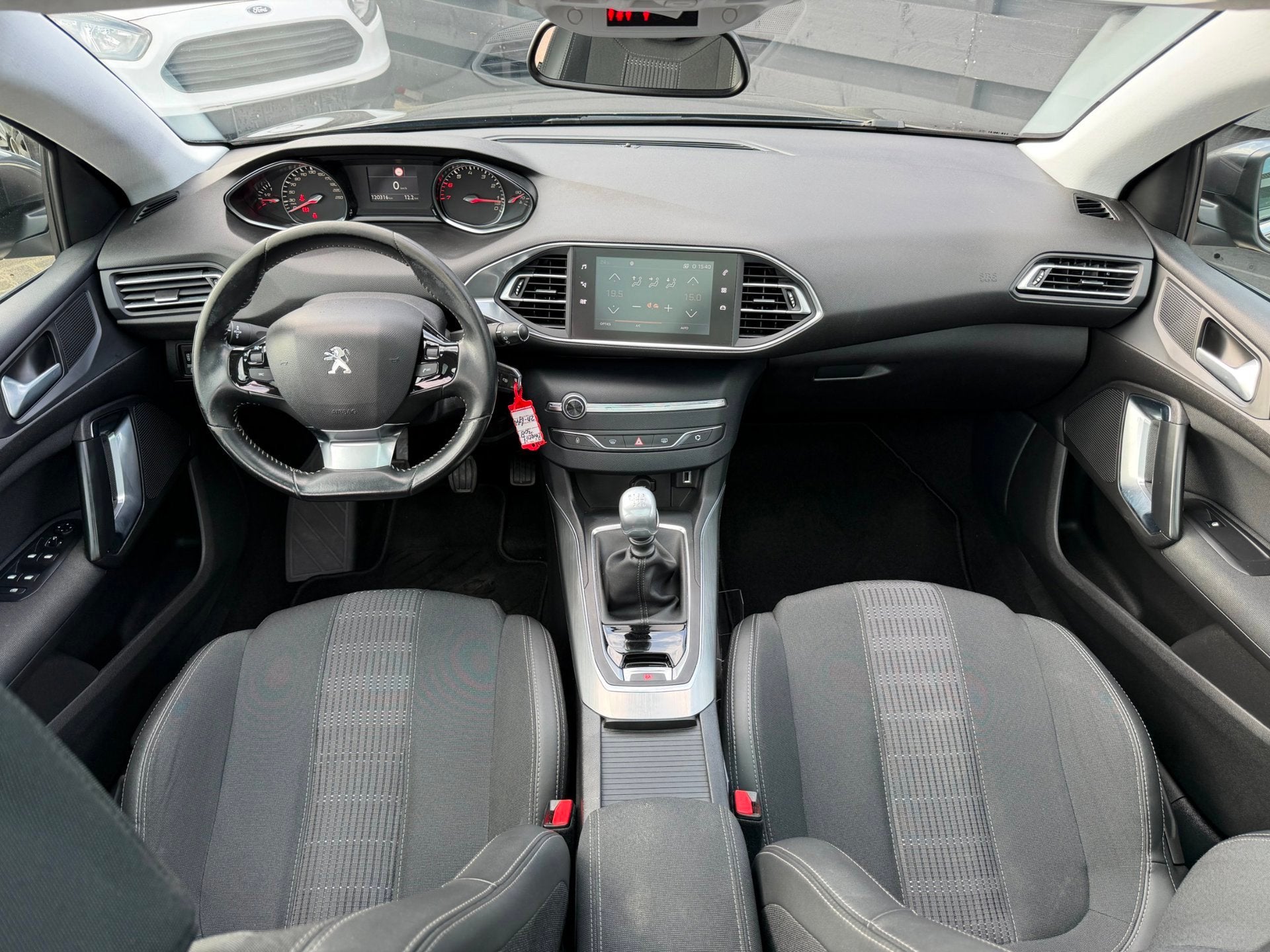 Peugeot 308 1.2 PureTech Allure Pano I Carplay I PDC, Voorwielaandrijving, Stof, Gebruikt, 1199 cc