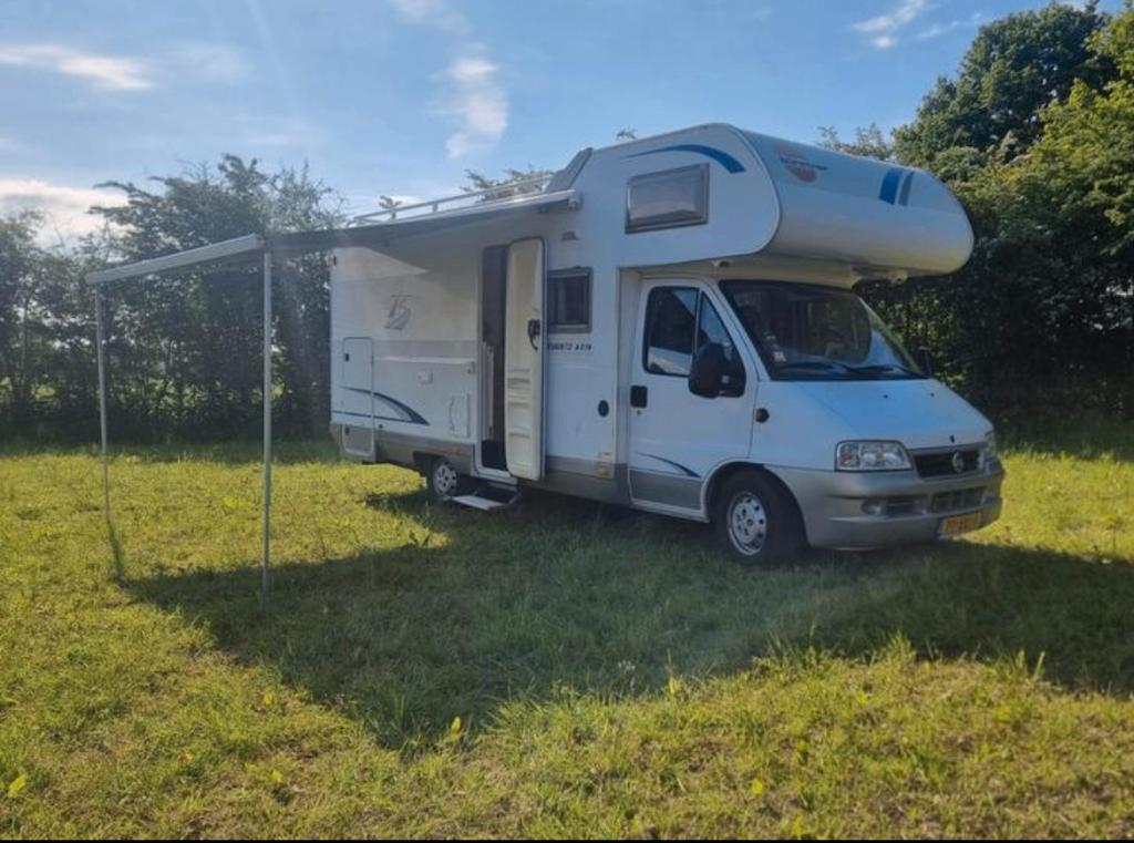 Mooie alkoofcamper 2006 met weinig km, vakantie klaar!, Caravans en Kamperen, Campers, Ringverwarming, Gaslek-detector, 6 tot 7 meter