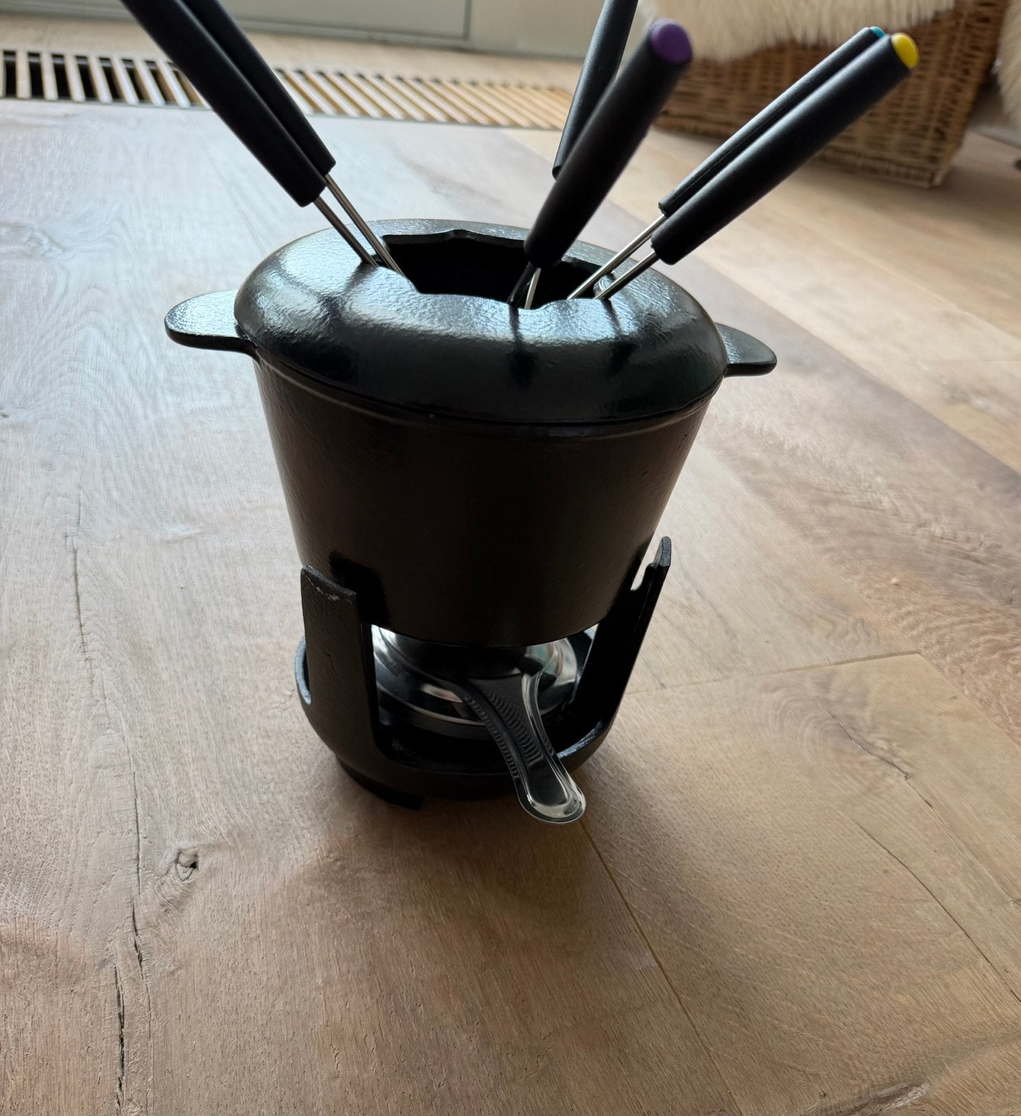 Nieuw Norway gietijzeren fondueset + 4 nieuw Cabanaz borden, Ophalen of Verzenden, Nieuw, Brander, Fondueset