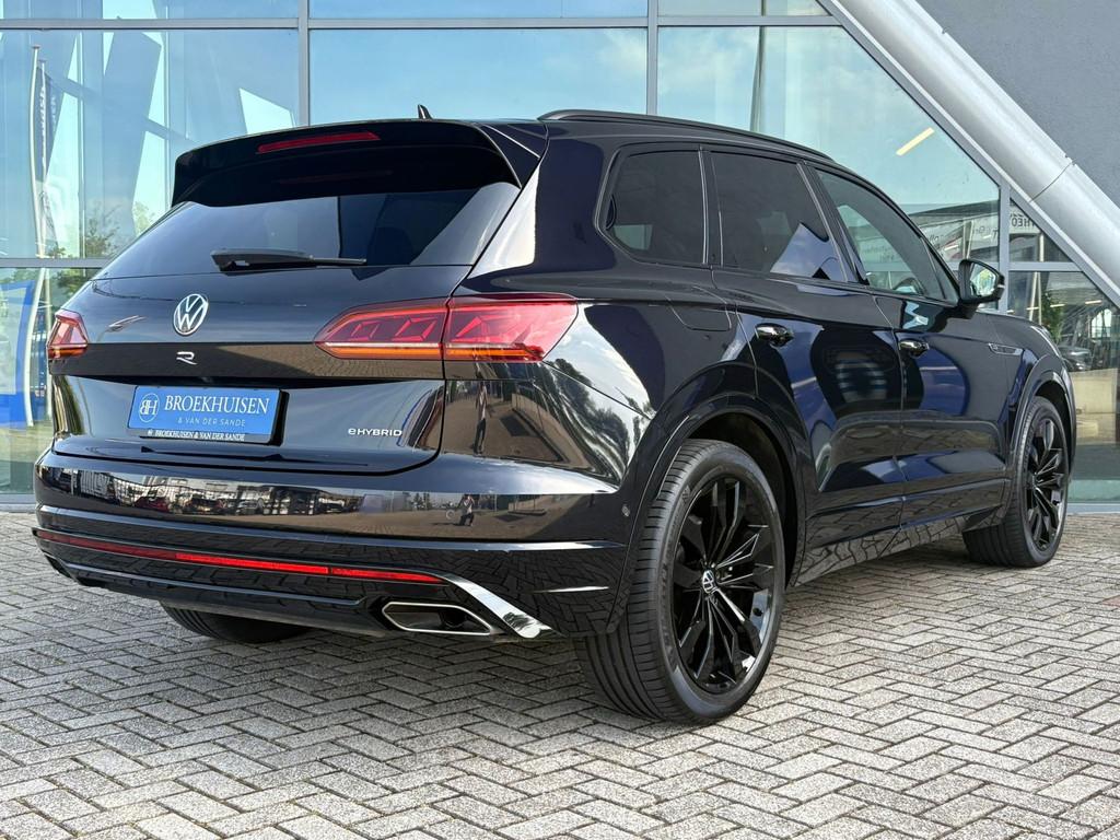 Volkswagen Touareg 3.0 TSi eHybrid 4MOTION R Black Edition L, Auto's, Automaat, Gebruikt, Zwart, 2995 cc