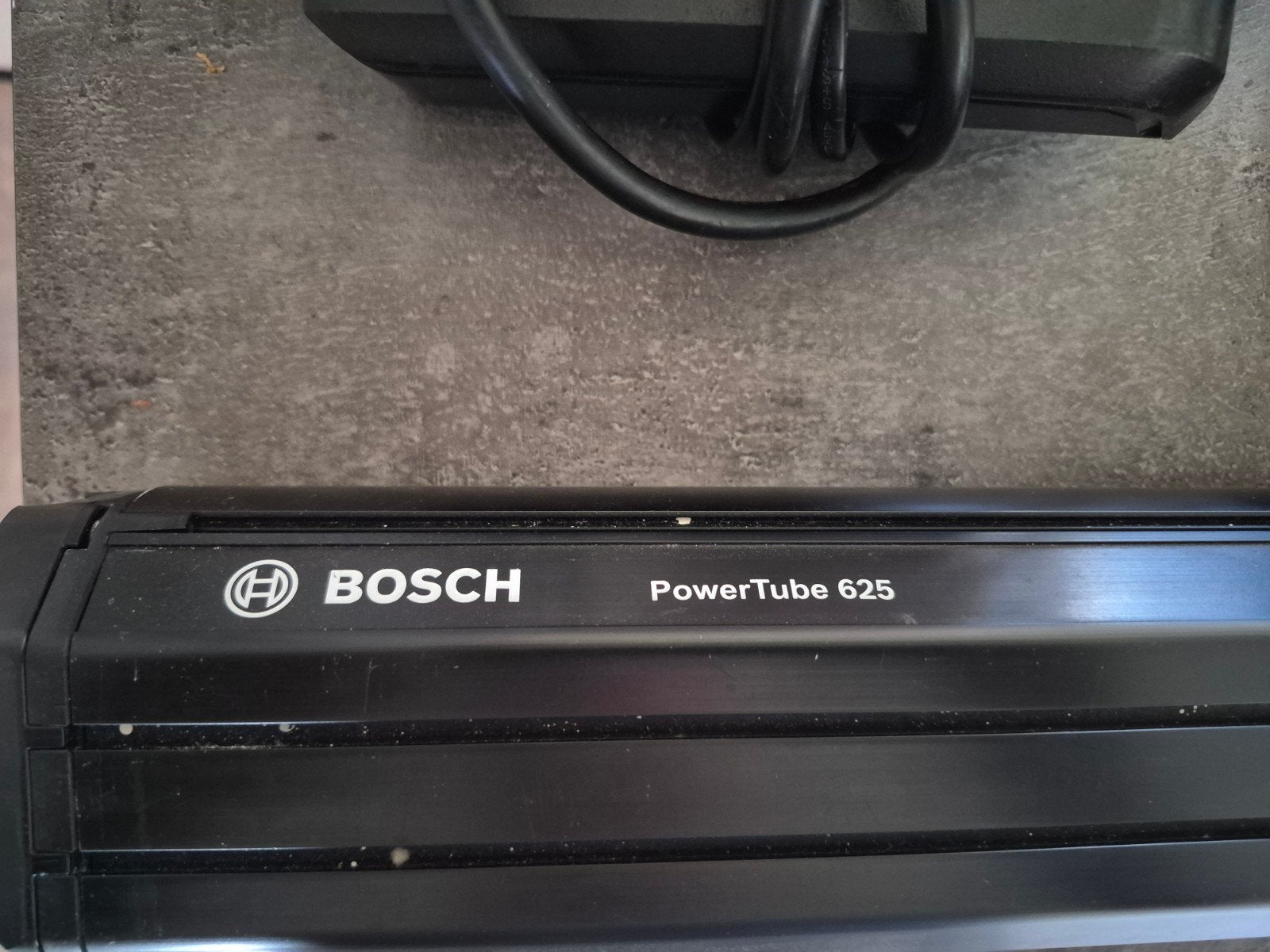 Bosch PowerTube 625 verticaal met lader en display, Gebruikt