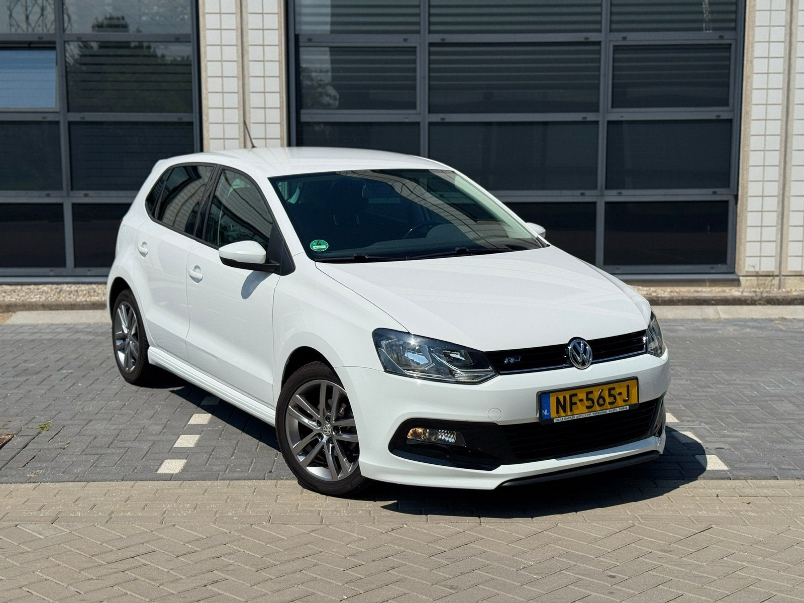 Volkswagen Polo 1.2 TSI Comfortline |R-Line |CarPlay |Cruise, Auto's, Dealer onderhouden, Stof, 40 €/maand, Zwart