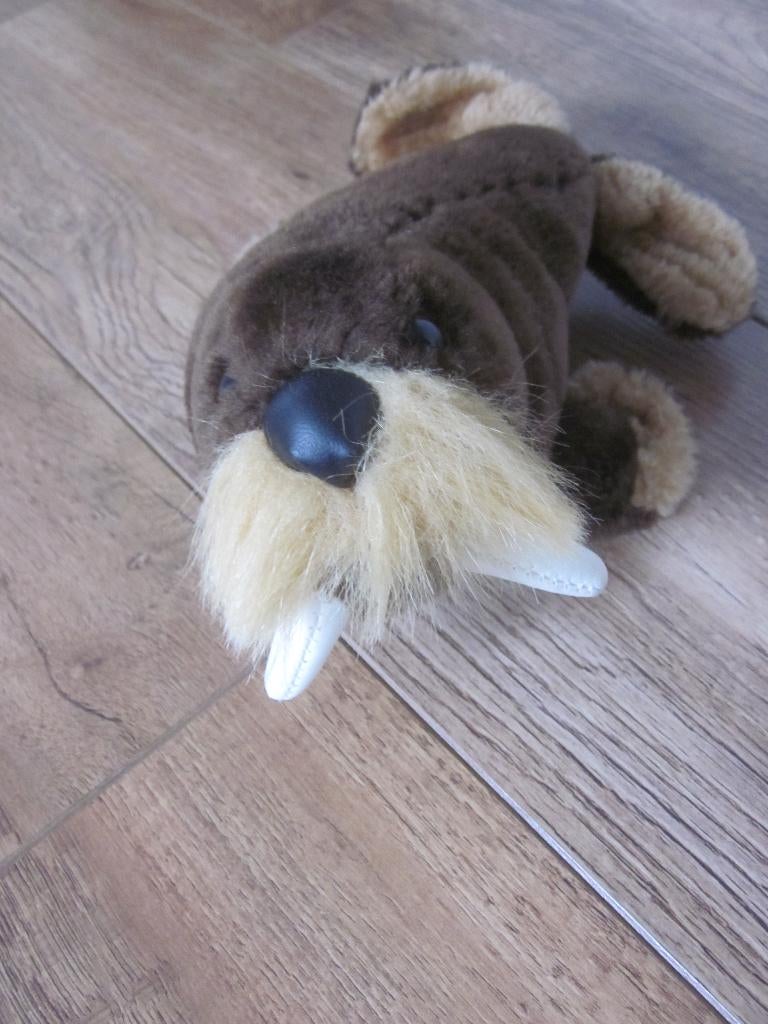 Bruin zacht pluche walrus knuffel witte slagtanden, Kinderen en Baby's, Speelgoed | Knuffels en Pluche, Overige merken, Overige karakters
