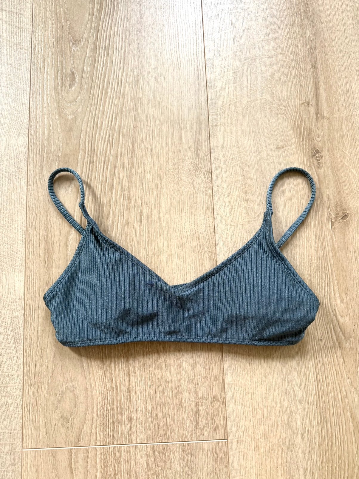 Blauw bikini bovenstuk met lichte glitter, Kleding | Dames, Positiekleding, Blauw, Ophalen of Verzenden, Zo goed als nieuw, Lingerie of Zwemkleding