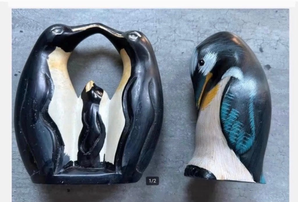 Pinguïn Familie Hout Steen Beelden 2 stuks, Ophalen of Verzenden, Zo goed als nieuw, Dier