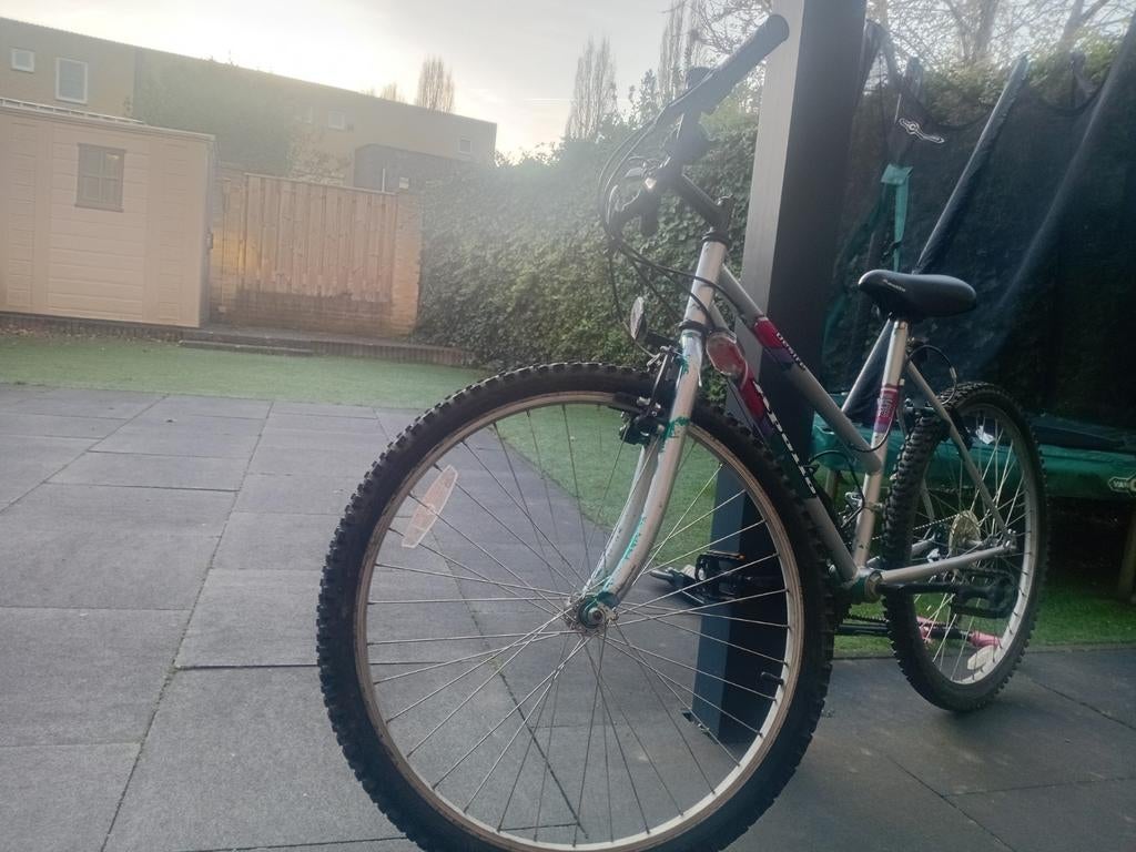 Mooie Apollo fiets, Fietsen en Brommers, Fietsen | Dames | Sportfietsen en Toerfietsen, Overige merken, Minder dan 10 versnellingen