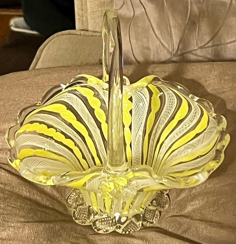 Mandje kunstig geblazen glas - Murano -Venetië. Latticino., Verzenden