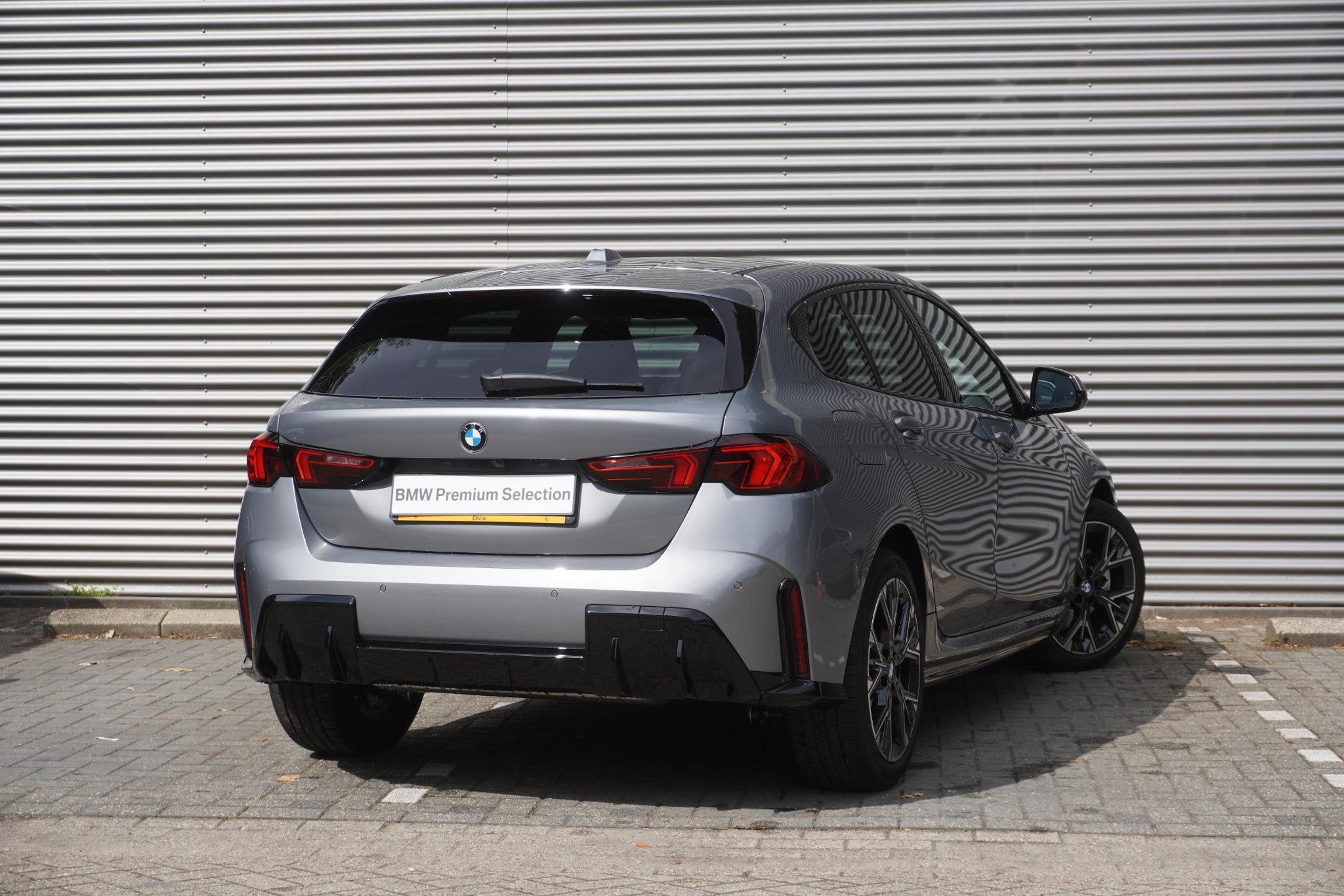 BMW 1 Serie 120 | M Sport Design | Premium Pack | Stuurwielr, Auto's, Stof, Euro 6, Met garantie (alle), Origineel Nederlands