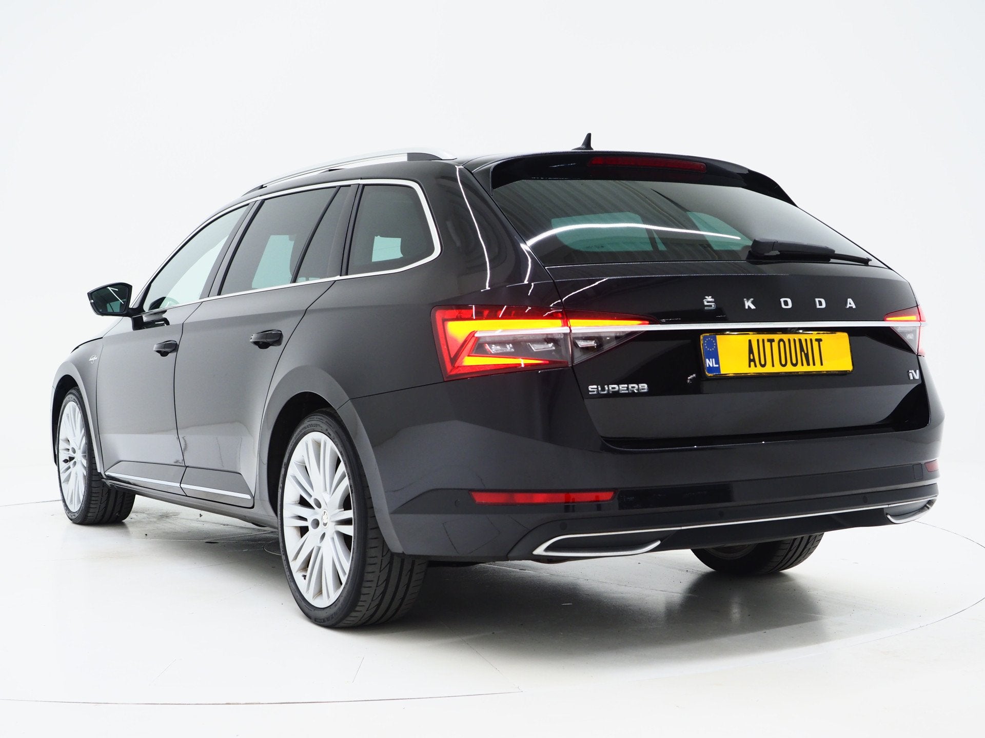 Skoda Superb Combi 1.4 TSI iV Laurin & Klement | Panoramadak, Auto's, Dealer onderhouden, Gebruikt, Zwart, 4 cilinders