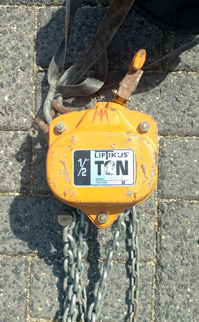 LIFTIKUS 0.5 Ton Handtakel (extra lange ketting), Muziek en Instrumenten, Theaterbelichting, Ophalen of Verzenden, Gebruikt