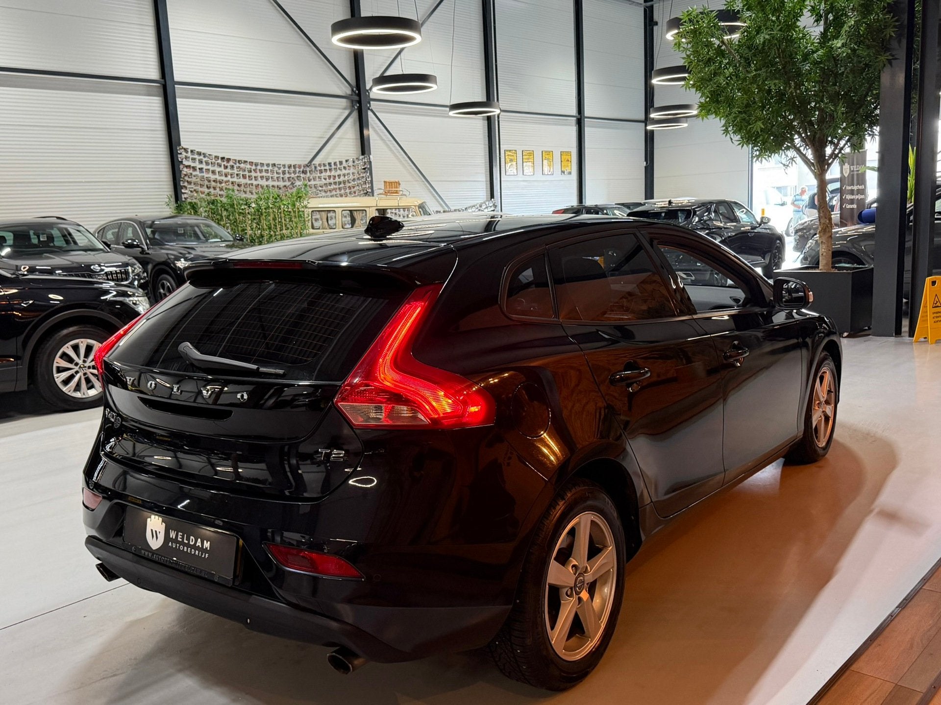 Volvo V40 1.6 T2 Momentum|Keyless|Stoelverwarming|Xenon|Crui, Auto's, Volvo, Voorwielaandrijving, Stof, Gebruikt, 4 cilinders