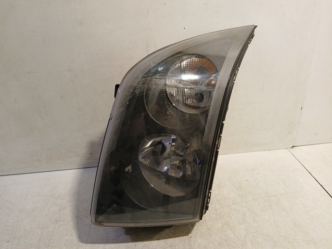 Koplamp links Volkswagen Crafter, Onderdelen@venauto.nl, Van der Ven Autorecycling B.V., Gebruikt, Ettenseweg 76, 4706 PB Roosendaal, The Netherlands