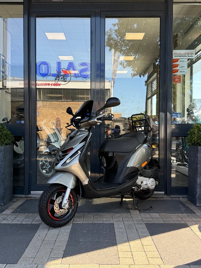 Piaggio Zip IGET E5 45km/h | 2023 | 12500km | Turbokit, Gebruikt, Maximaal 45 km/u, Zip, Benzine