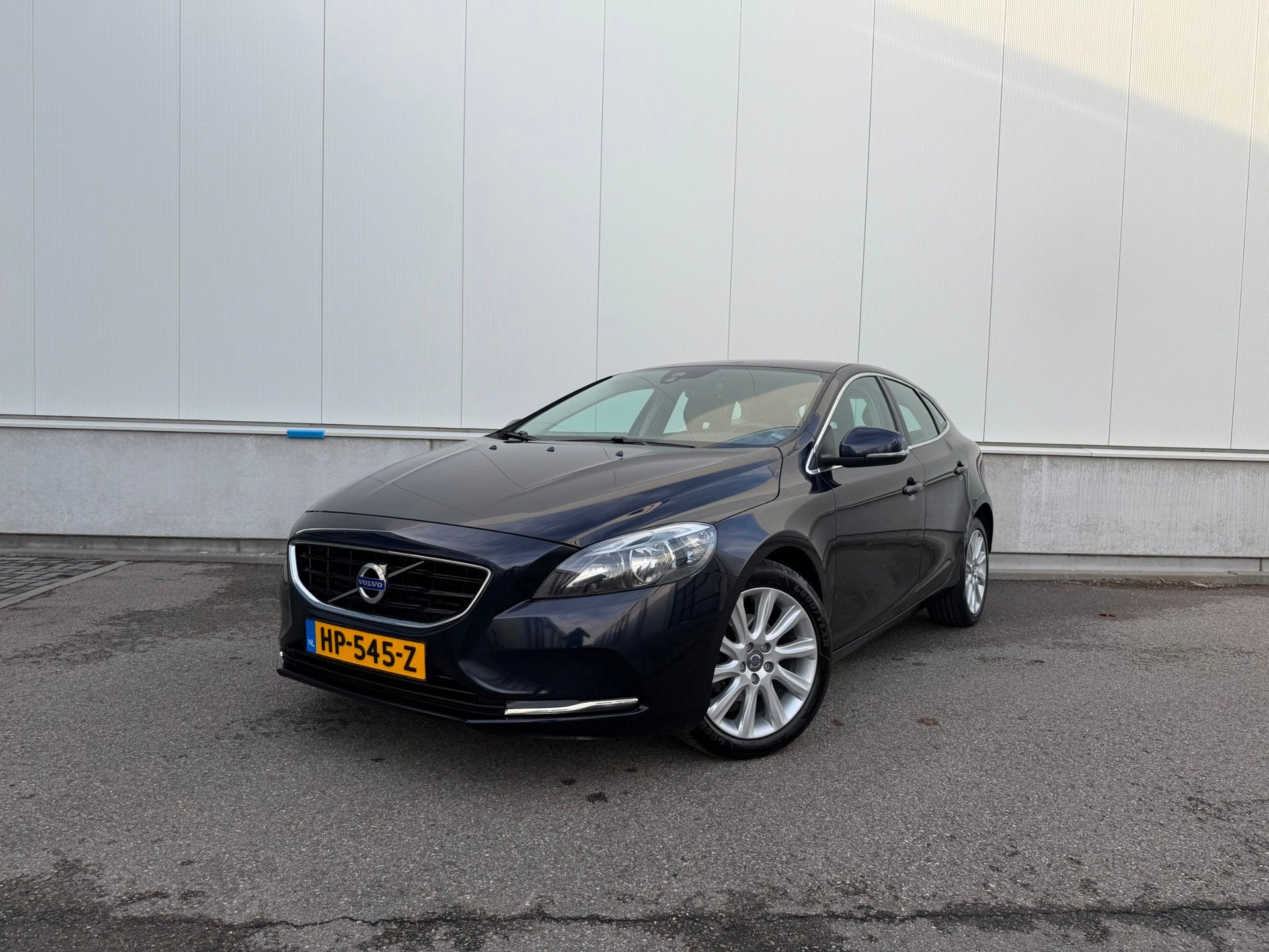 Volvo V40 2.0 D2 Summum Business / Airco / Navi / Cruise / E, Auto's, Voorwielaandrijving, Stof, Gebruikt, 4 cilinders