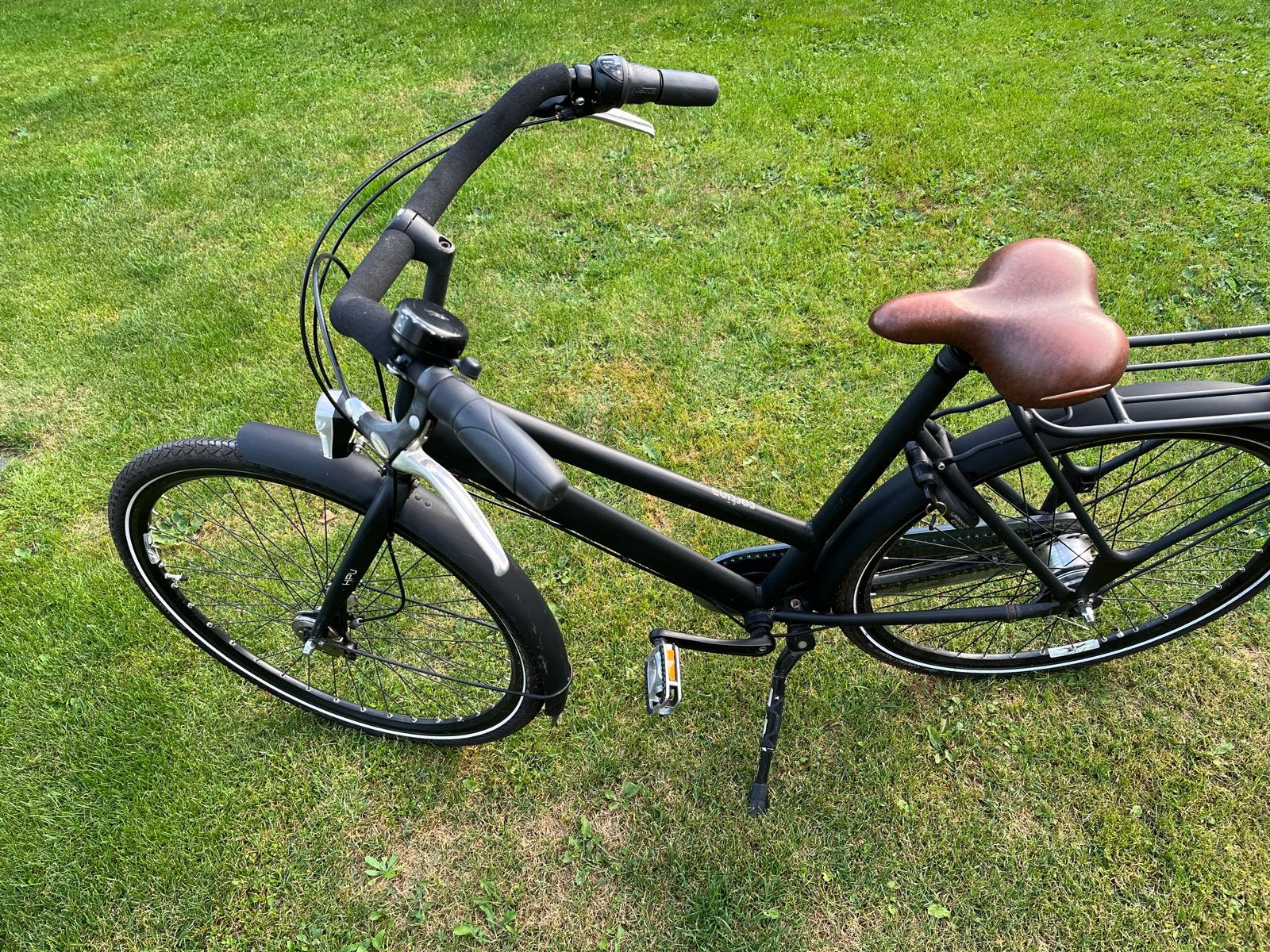 Zwarte stadsfiets Cortina met lage instap en versnellingen, Fietsen en Brommers, Fietsen | Dames | Damesfietsen, Velgrem, 50 tot 53 cm