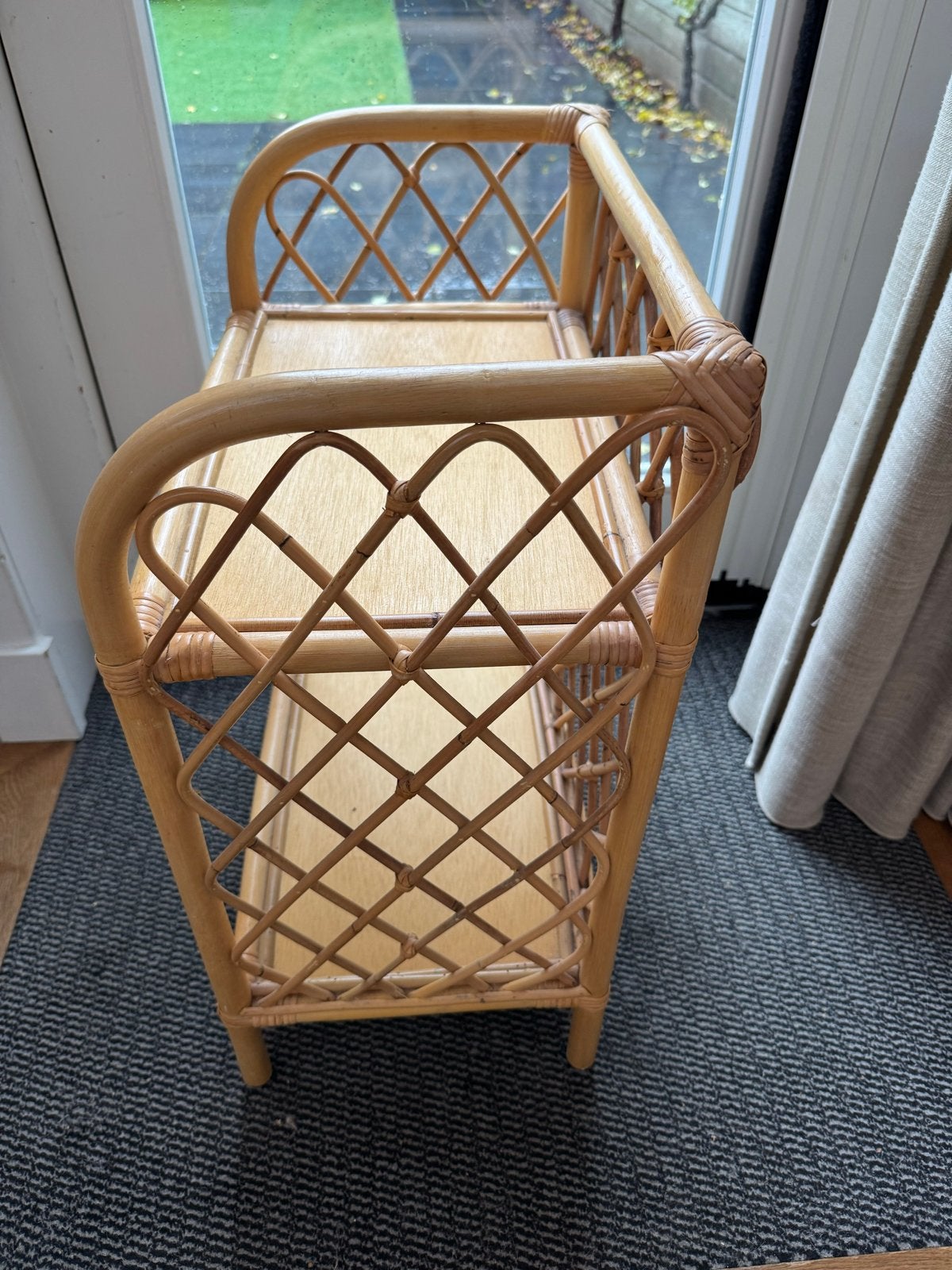 Vintage rotan boekenkastje met 2 planken, Ophalen, Gebruikt