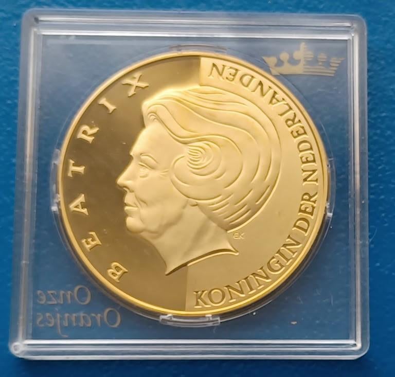 Onze Oranjes - Koningin Beatrix 70 jaar - 2008, Postzegels en Munten, Verzenden, Overige materialen, Nederland
