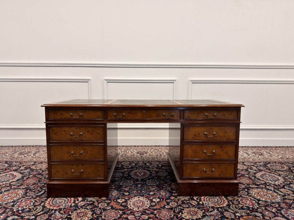 Klassiek Italiaans Wortelnoten Bureau, Ophalen of Verzenden