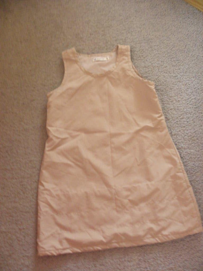 Mouwloze beige gevoerde jurk BAKITO BIJENKORF mt 104 prima, Gebruikt, Meisje, Ophalen of Verzenden, Jurk of Rok