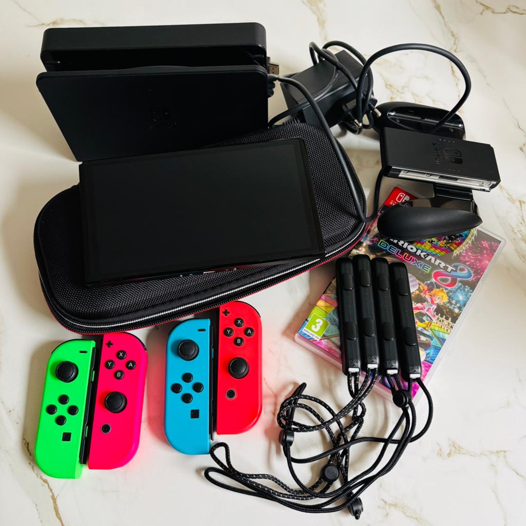 Nintendo Switch OLED, Spelcomputers en Games, Spelcomputers | Nintendo Switch, Met games, Ophalen of Verzenden, Zo goed als nieuw