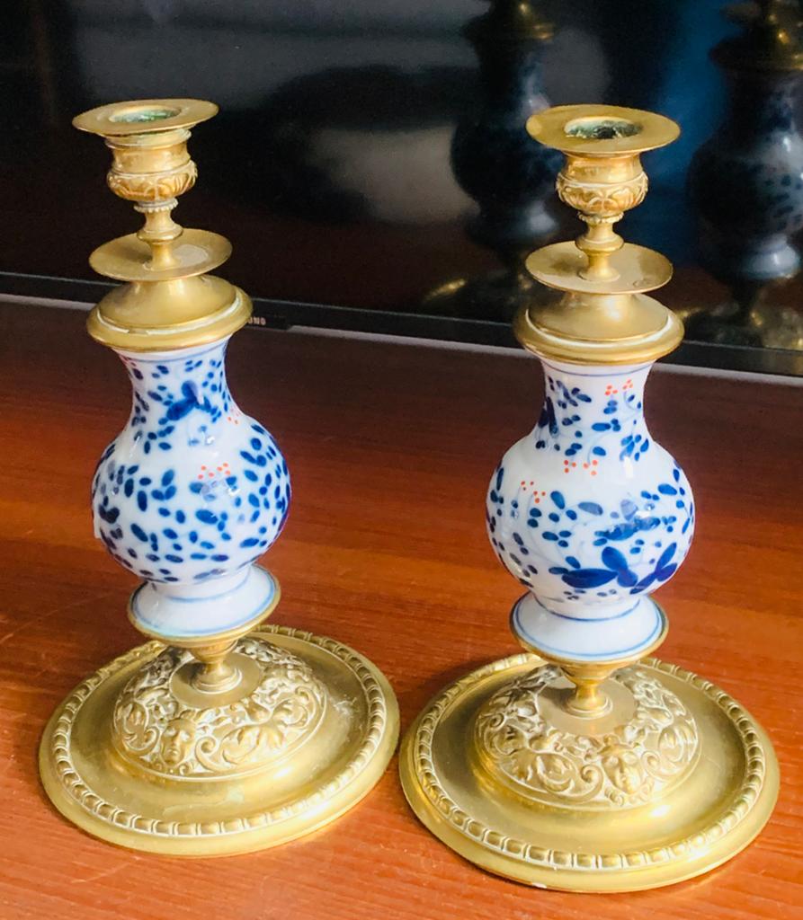 2 antieke kandelaars koper en porselein., Antiek en Kunst, Antiek | Kandelaars, Ophalen of Verzenden, Koper of Brons