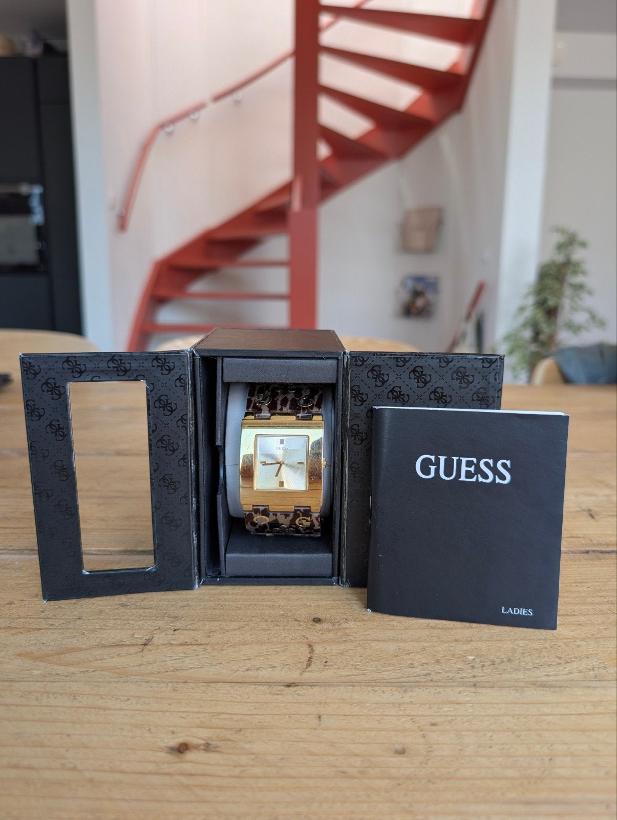 Guess dameshorloge goudkleurig met luipaardprint bandje Y2K, Ophalen of Verzenden, Gebruikt, Staal, Guess
