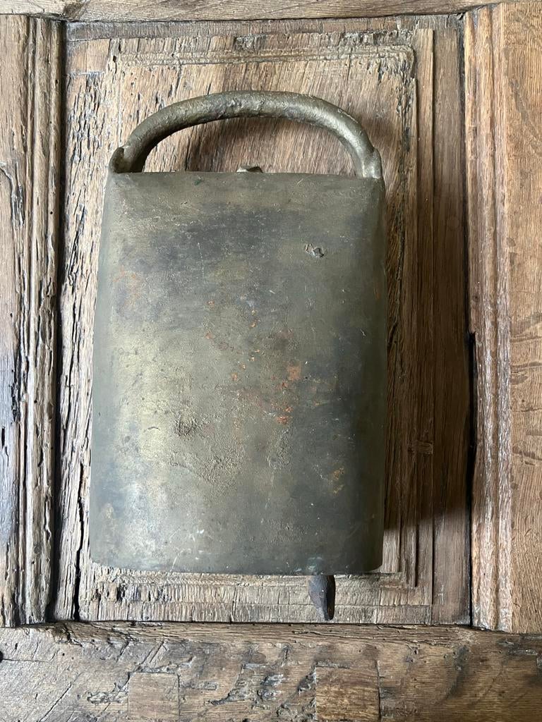 Grote oude geklonken rechte koebel, Antiek en Kunst, Curiosa en Brocante, Ophalen of Verzenden