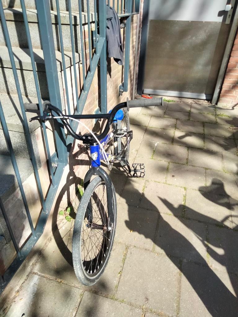 GT Expert BMX Fiets - Blauw/Zwart, Fietsen en Brommers, Fietsen | Crossfietsen en BMX, Gebruikt, 20 tot 24 inch, Aluminium, Voetsteunen