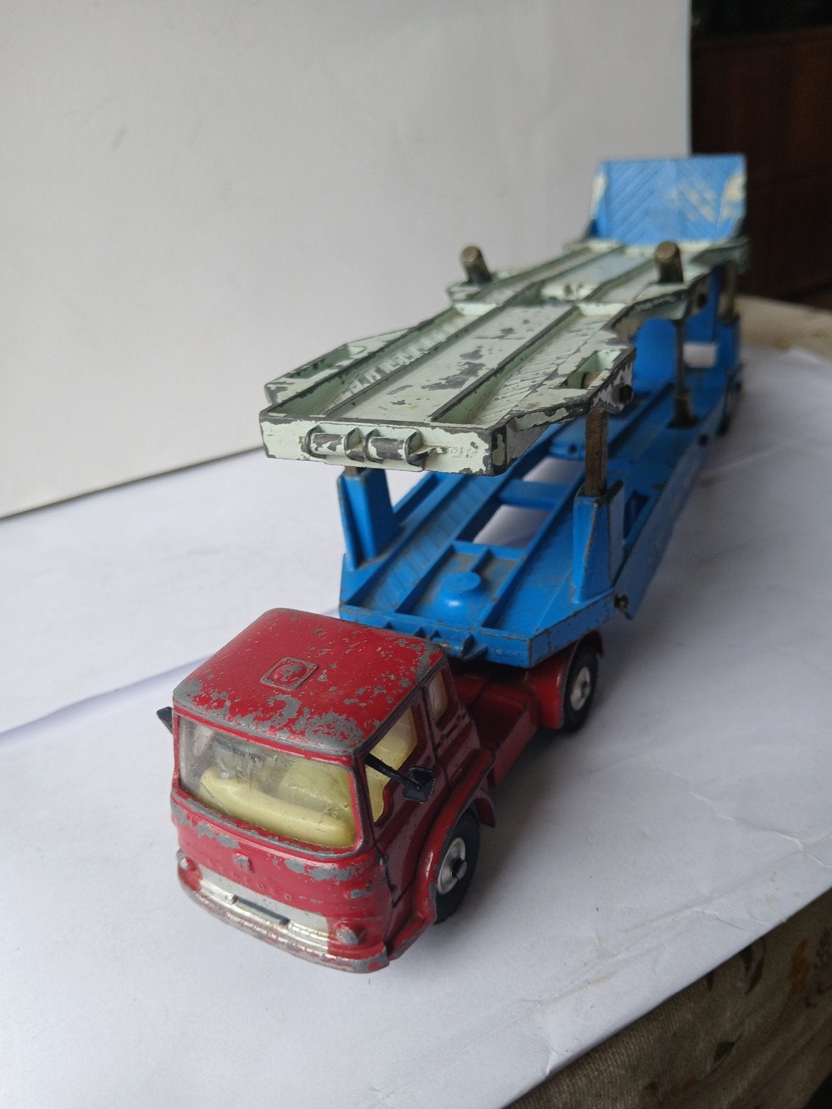 Bedford Carrimore autotransporter.  Corgi toys, Ophalen of Verzenden, Gebruikt, Bus of Vrachtwagen, Corgi