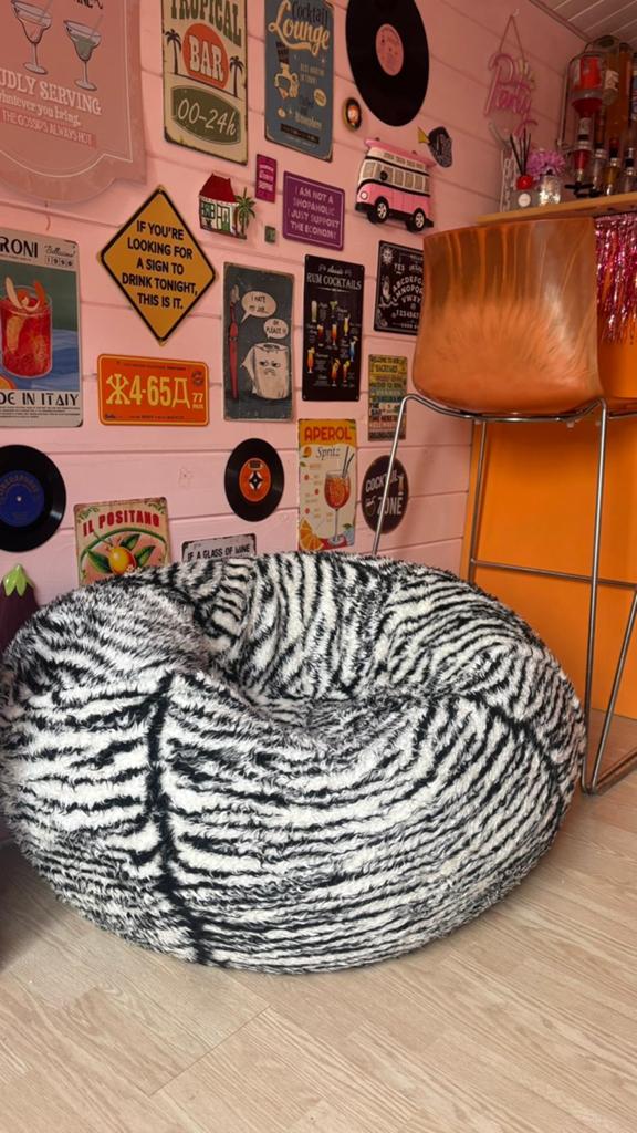 Zitzak met zebraprint - Comfortabel en stijlvol, Huis en Inrichting, Zitzakken, Ophalen, Gebruikt, Zwart, Zitzak