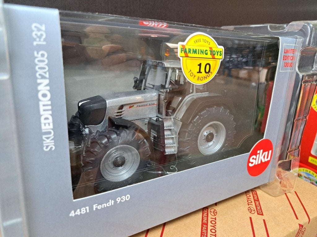SIKU 4481 EDITION 2005 " Fendt 930 " 1:32 Vitrine tractor, Ophalen of Verzenden, Nieuw, Tractor of Landbouw, SIKU