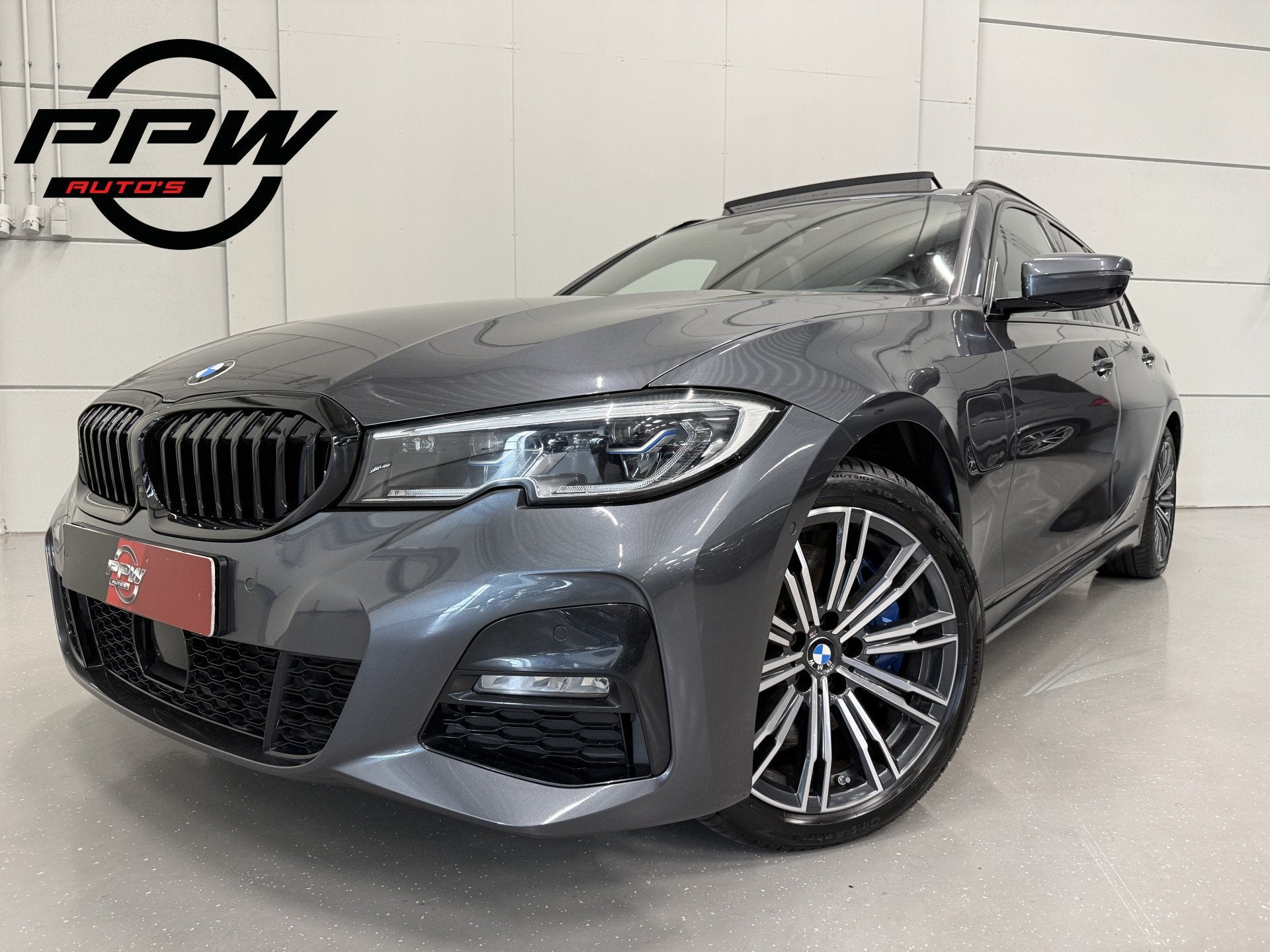 BMW 3 Serie Touring 330e M-Sport PANO/LASER/HEAD-UP/CAMERA/A, Auto's, Achterwielaandrijving, Gebruikt, Zwart, 4 cilinders