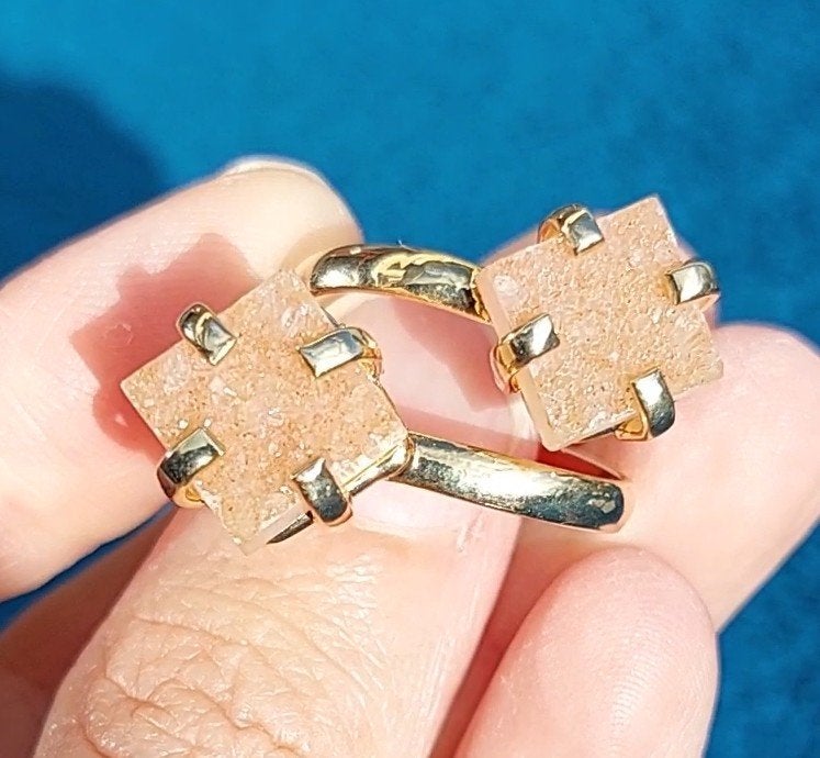 Prachtige gold plated ring met een mooie amethist steen., Nieuw, Ophalen of Verzenden, Met edelsteen, Dame