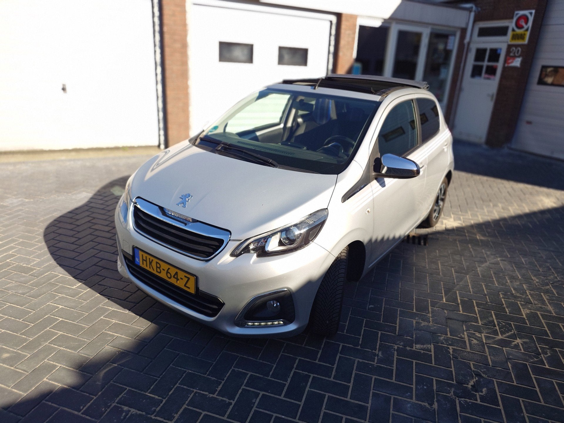 Peugeot 108 1.0 e-VTi GT-Line, Cabriodak, Stoelverwarming, Auto's, Dealer onderhouden, Stof, Gebruikt, 4 stoelen