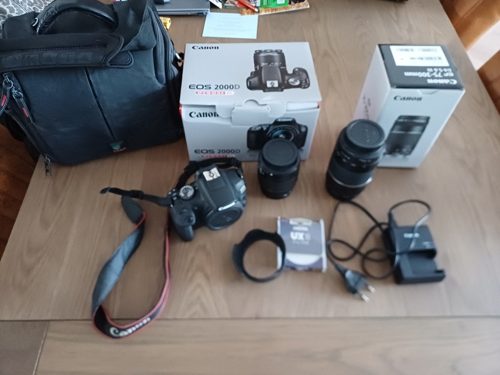 Canon EOS 2000D Spiegelreflexcamera met 2 lenzen en tas, Canon, Ophalen of Verzenden, 8 keer of meer, Ingebouwde flitser