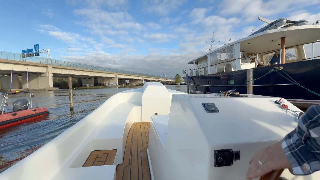 KMR 820 – 8.2m elektrische sloep | boegschroef + teak, Watersport en Boten, Ophalen, 10 tot 30 pk, 6 meter of meer, Elektrisch